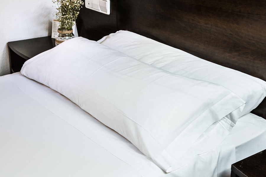 ; Funda Almohada Blanca 45x125cm 50% Poliéster / 50% Algodón
