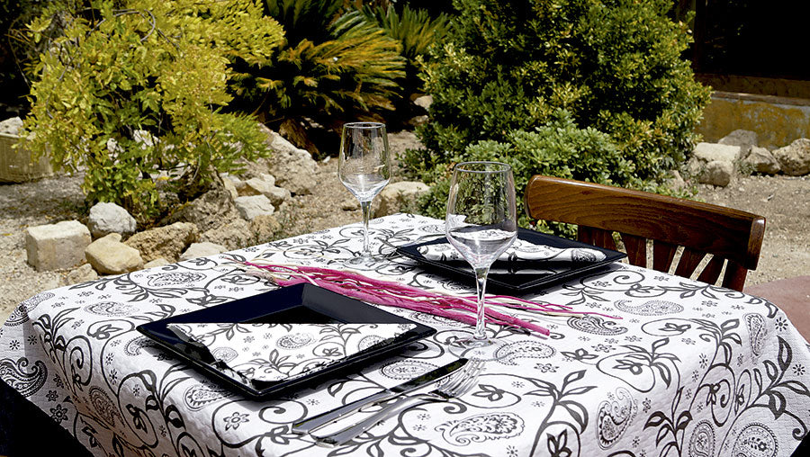 White Paper Tablecloth "Doesn't Fly Away" 100x100 400u Deco. Cashmere
