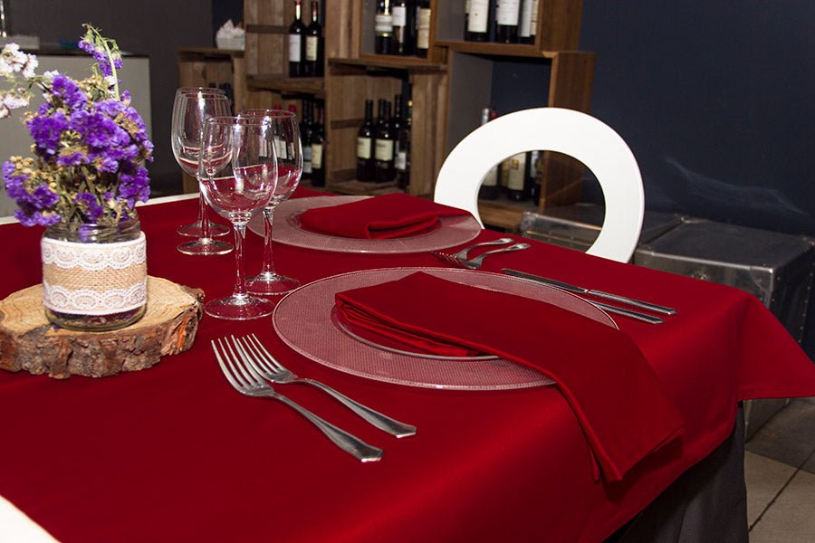 Nappe en tissu satiné 150x150cm Couleur (100% polyester) 